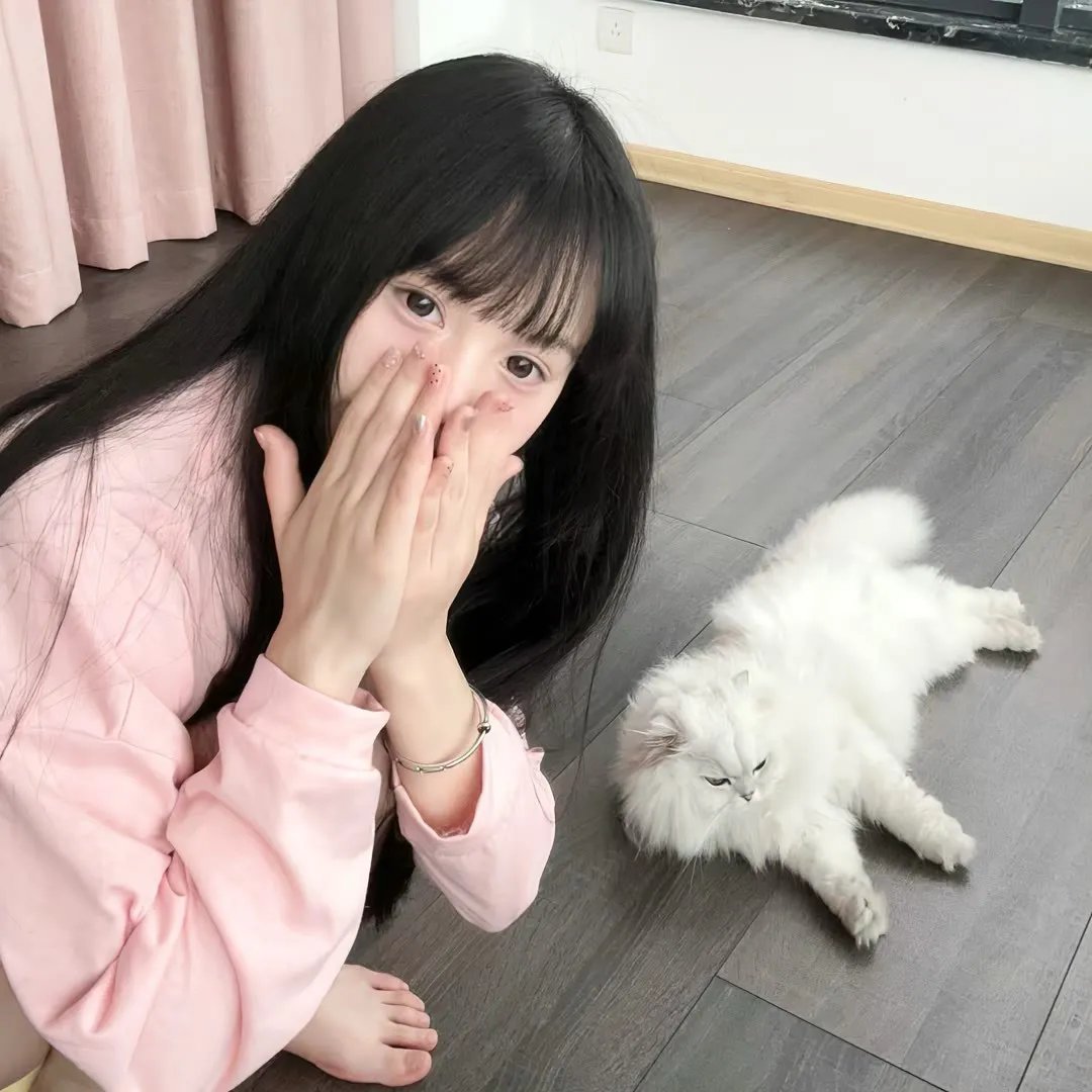 靠近